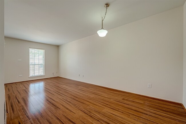 Building Photo - 6402 Del Monte Dr