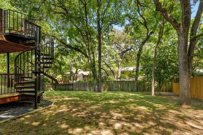 Building Photo - 1708 Fawn Dr