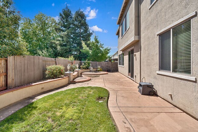 Building Photo - 9952 Spring View Way