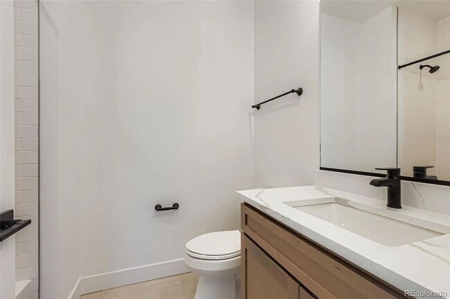 Building Photo - Modern Brand New Build Home Near DTC