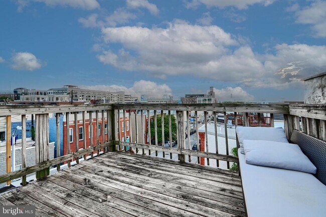 Building Photo - 1650 S Charles St