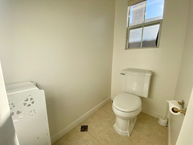 Building Photo - Spacious 4 bed 3 bath Newbury park home