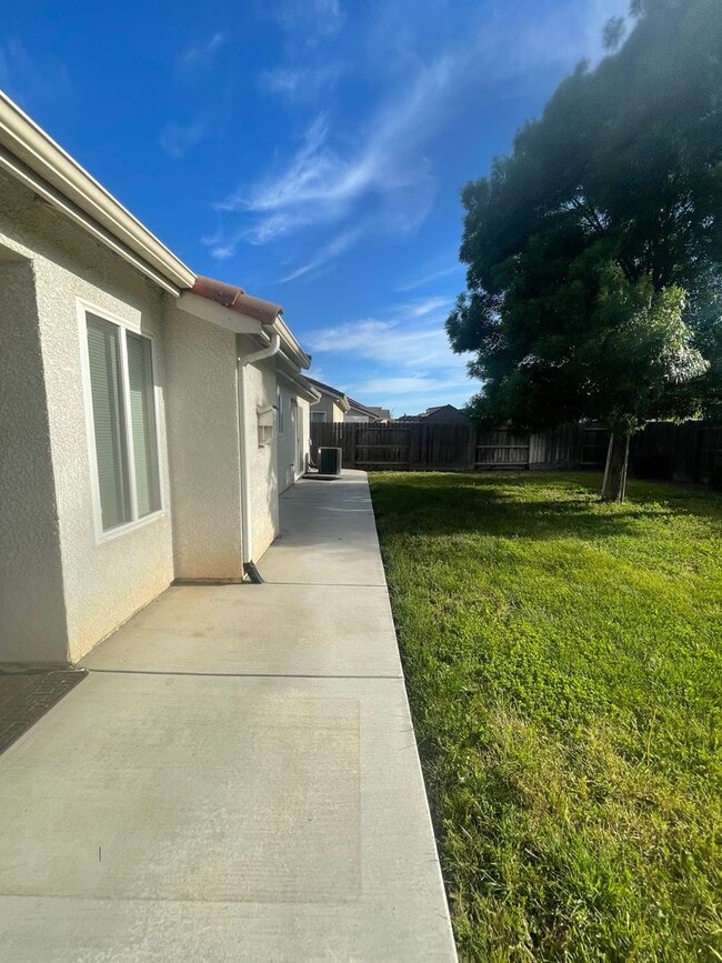 Building Photo - Available Now!! 3-Bedroom, 2-Bathroom Home...