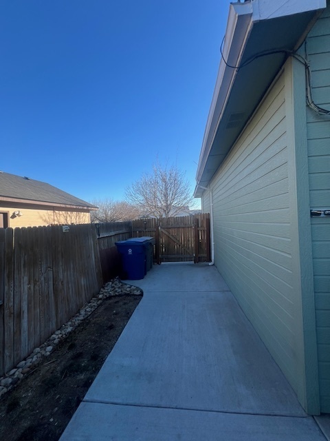 Building Photo - 4 Bed 2 Bath in Nampa!