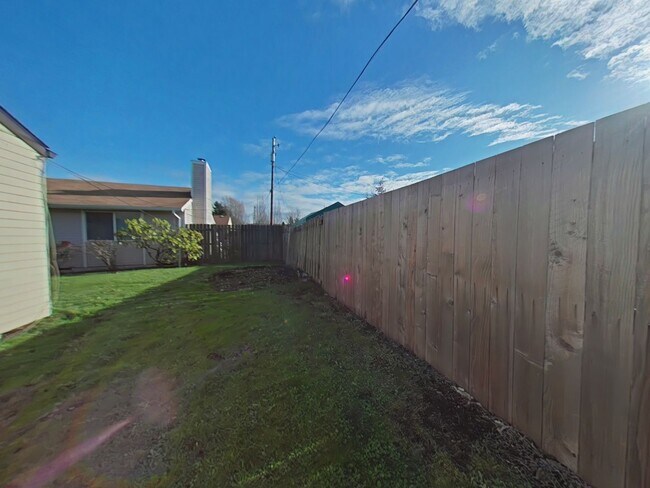 Building Photo - Comfortable 2 Bedroom Duplex with Garage ~ Albany