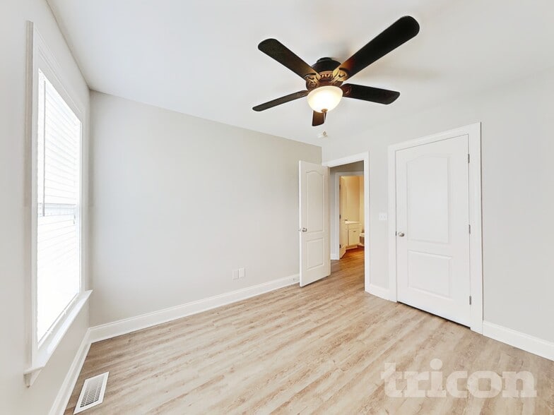 Building Photo - 224 Melanie Ln