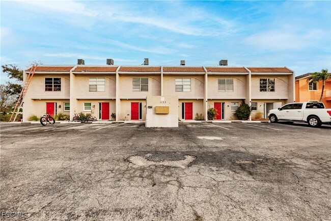 Building Photo - 1123 SW 48th Terrace