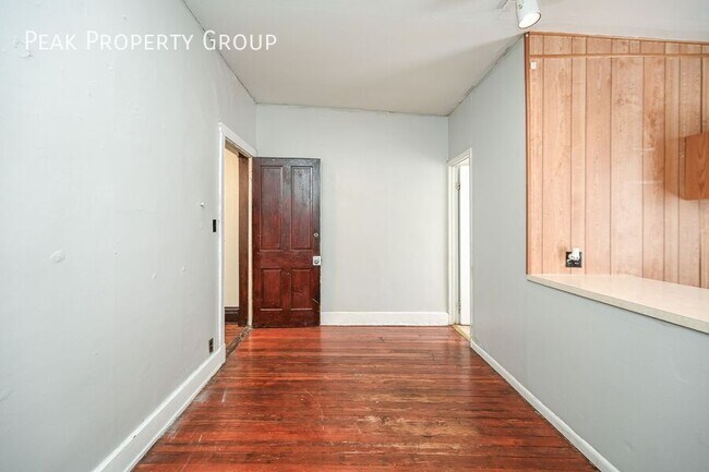 Building Photo - 2361 W Clifton Ave
