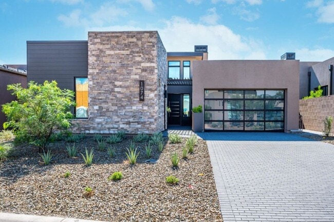 Primary Photo - 37200 N Cave Creek Rd