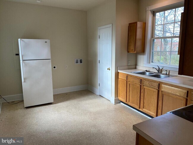 Building Photo - 196 Belleview Ave