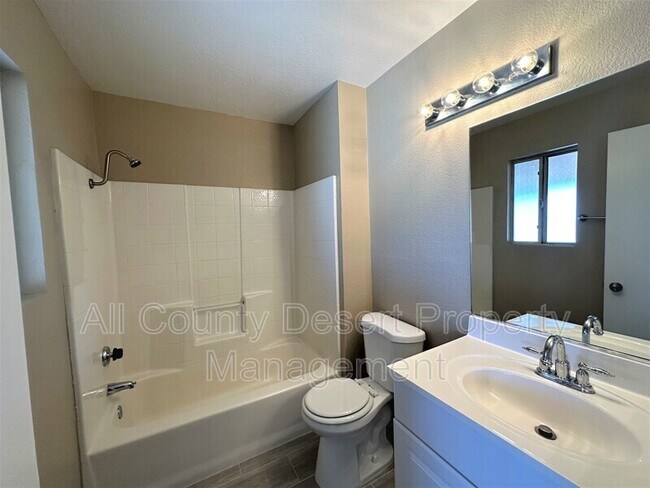 Building Photo - 15580 Avenida Ramada