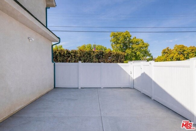 Building Photo - 6817 Bertrand Ave