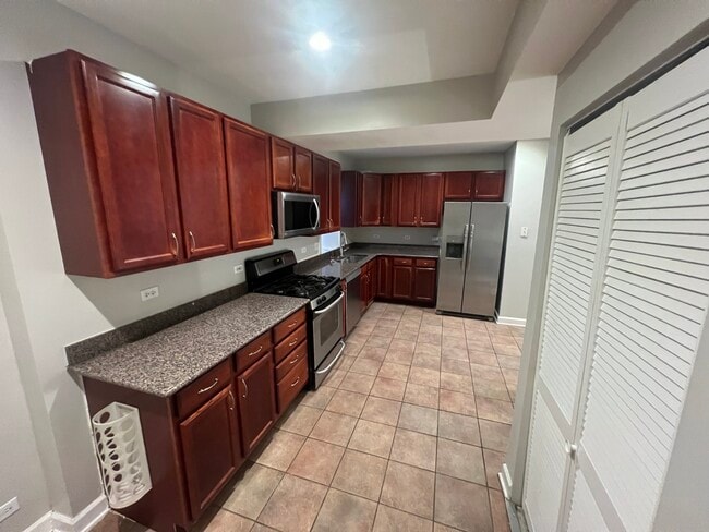 Building Photo - 9100 Lamon Ave