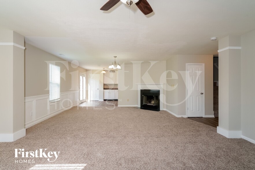 Building Photo - 2217 Hampton Dr