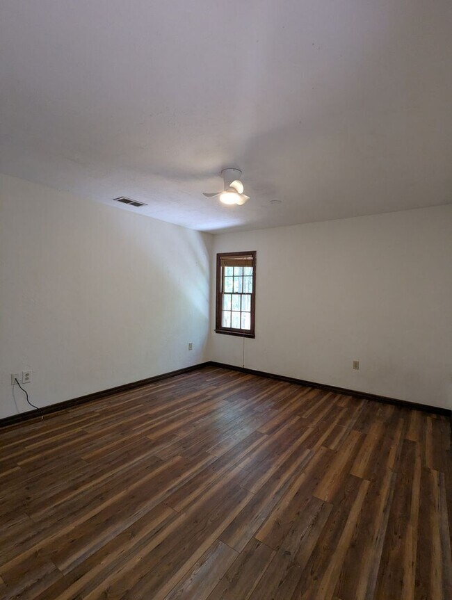 Building Photo - 3/2 : Nestled in the highly desirable Haile Plantation community