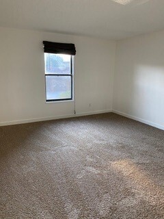 Building Photo - Newly Renovated, 2b/2b in great location