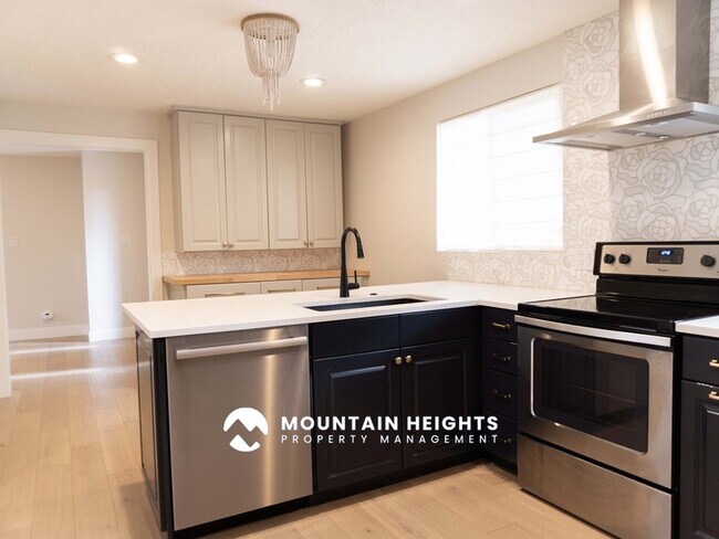 Building Photo - 8589 Kings Hill Dr