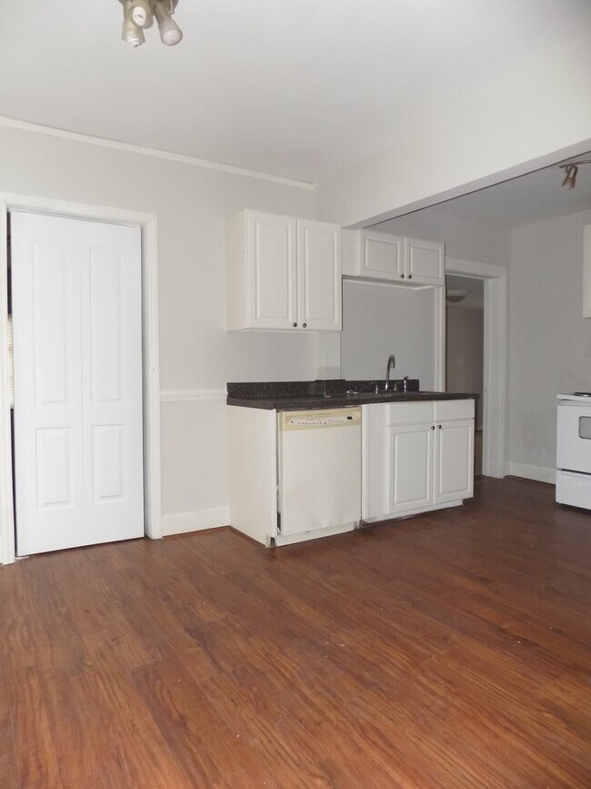 Building Photo - 3850 Capers Ave