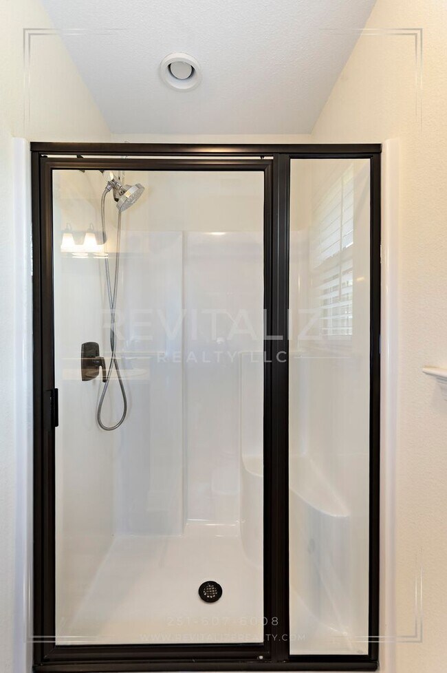 Building Photo - Elegant 4 Bed 3 Bath Cul-de-sac Home in Silverhill