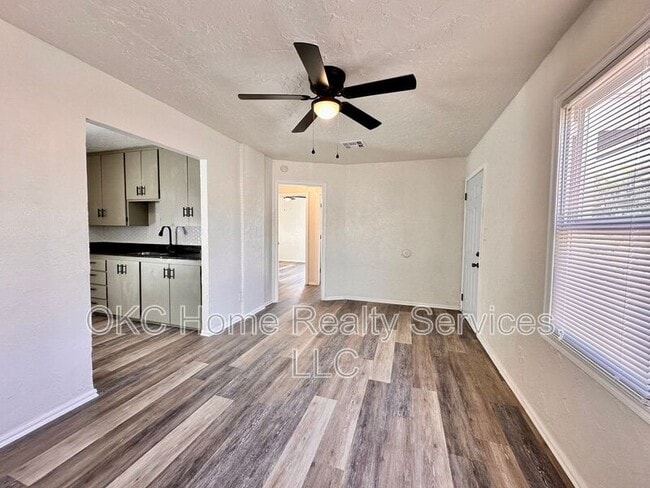 Building Photo - 3516 S St Clair Ave