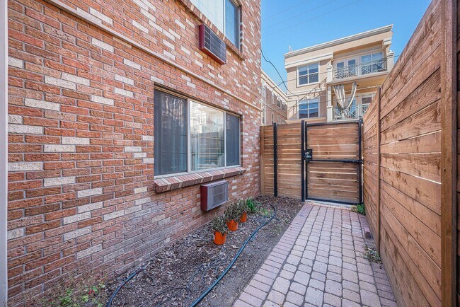 Building Photo - Spacious 1 Bed 1 Bath in the heart of Capi...