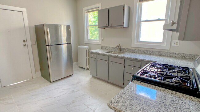 Building Photo - 544 Hudson Ave