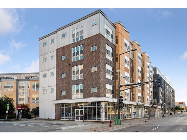 Building Photo - 2650 University Ave W