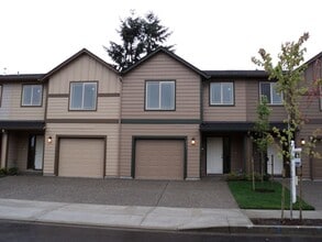 Building Photo - Charming 3 bd 2.5 ba Townhouse - Available...