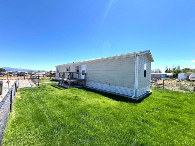 Building Photo - Pet Friendly 3 Bed 2 Bath Trailer with Air...