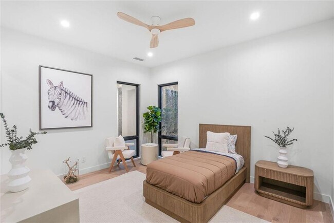 Building Photo - 1736 Cox Rd