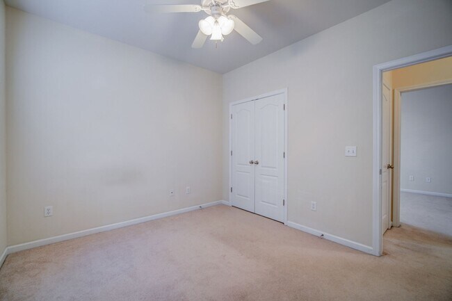 Building Photo - 4 BR/2 BA, 1 Car Garage, Charming Home in ...