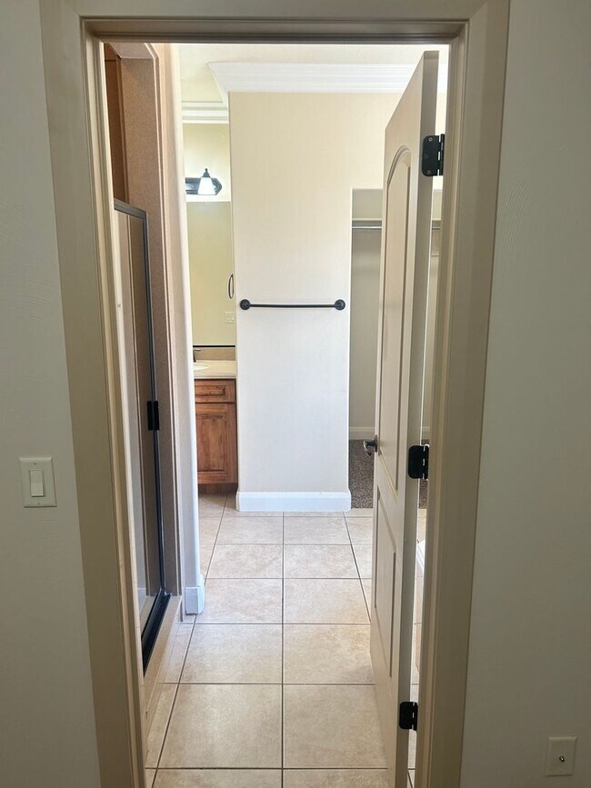 Building Photo - La Verkin Charm!