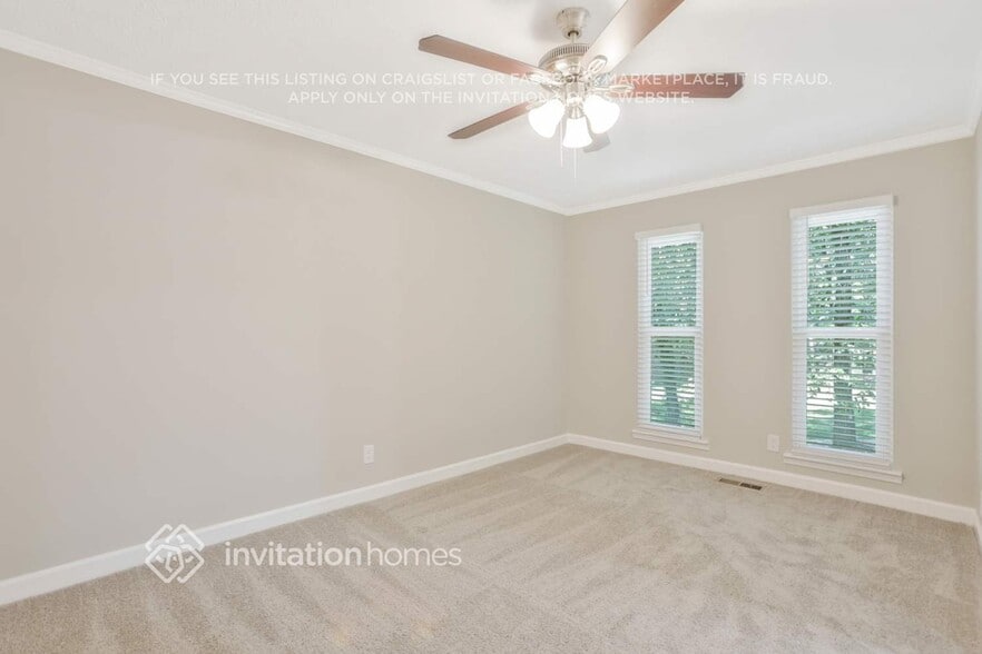 Building Photo - 5421 S Lake Dr