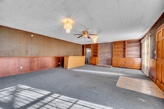 Building Photo - 415 19th St N