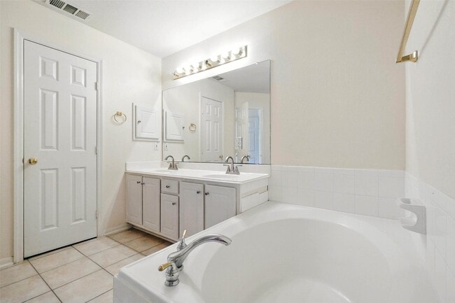 Building Photo - 10222 Thornmont Ln