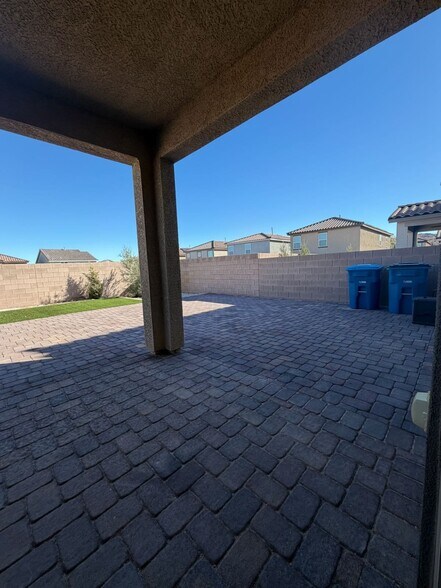 Building Photo - 9652 Preston Hl St