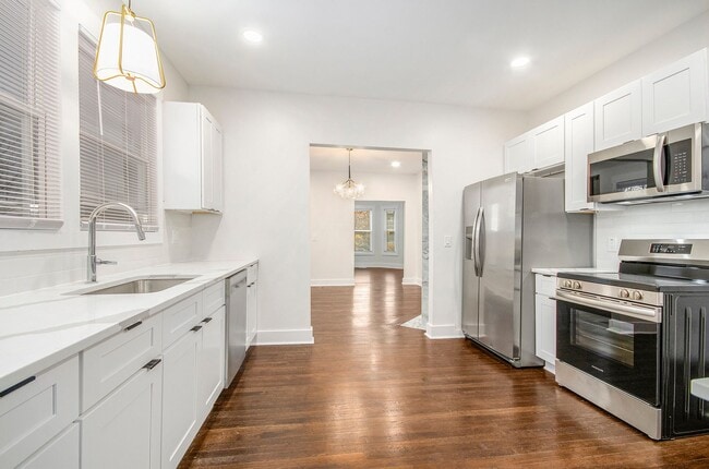 Building Photo - Lower Unit - Newly Constructed - 2 bed/2 b...