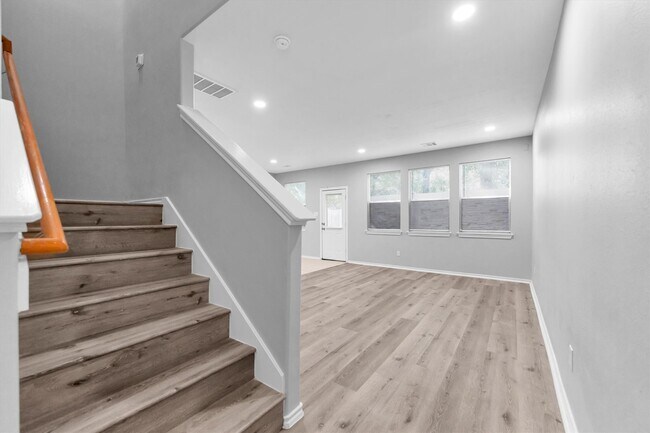 Building Photo - 16007 Sandy Path Ln