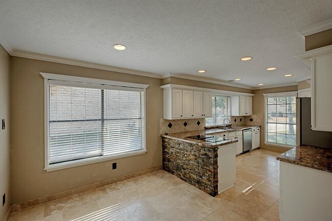 Building Photo - 3314 Falling Brook Dr
