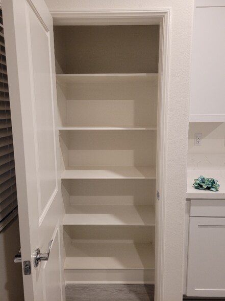 Building Photo - 28410 Pinon Ct