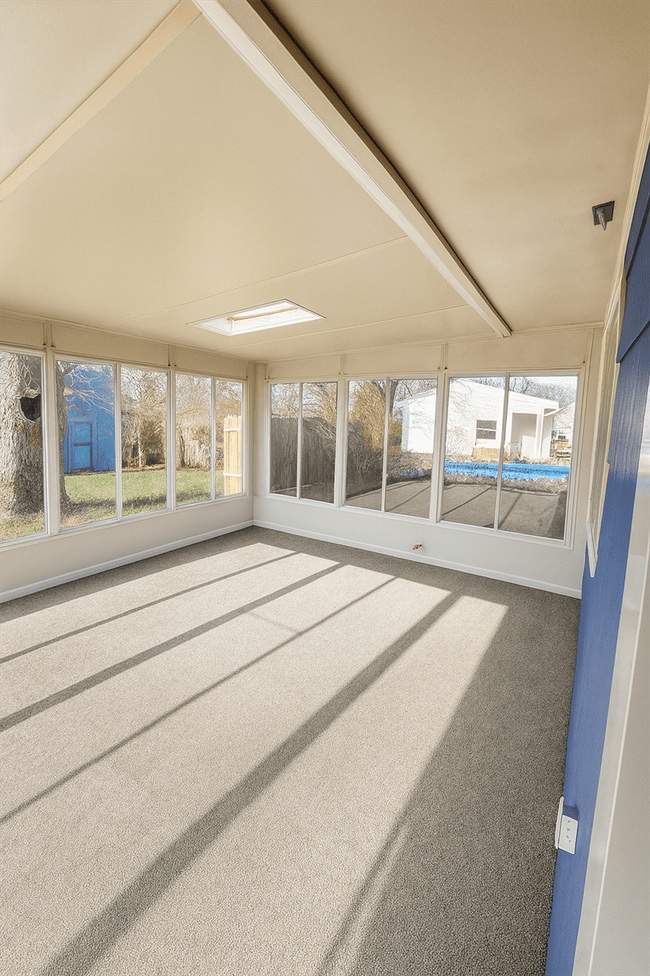 Building Photo - 4415 Thompson Dr