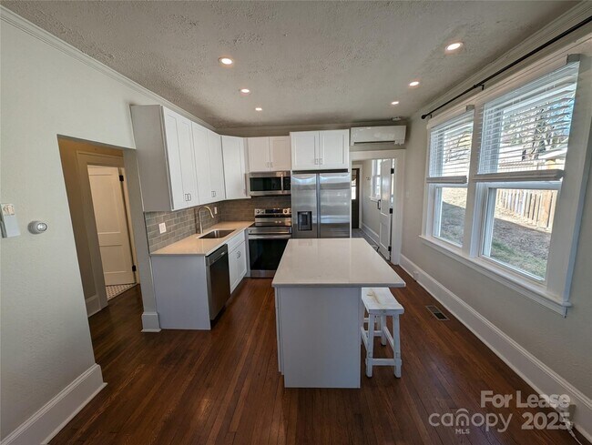 Building Photo - 28 Woodrow Ave