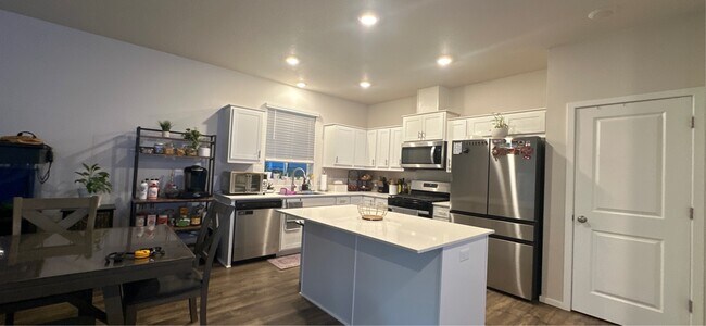 Building Photo - 477 Himalaya St. NE