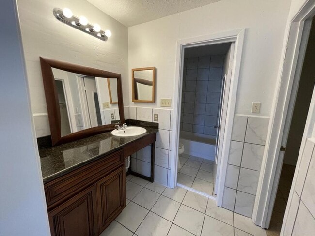 Building Photo - 746 Bellemeade