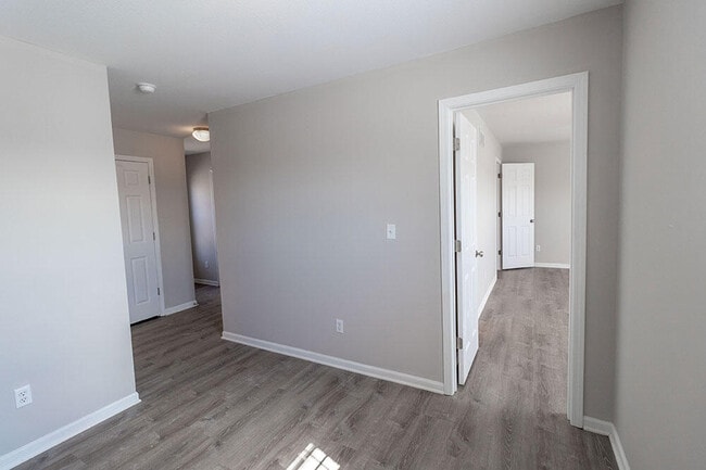 Building Photo - 1924 Center St