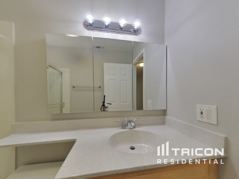 Building Photo - 810 Capstan Ct