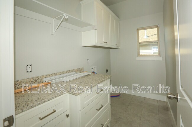 Building Photo - 2101 E Endura Pk Dr