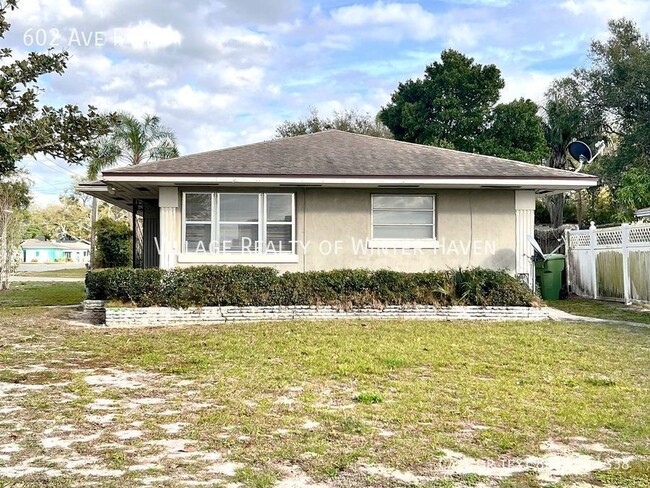 Building Photo - Adorable Duplex! Great Location!