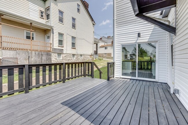 Building Photo - 19 Allen St