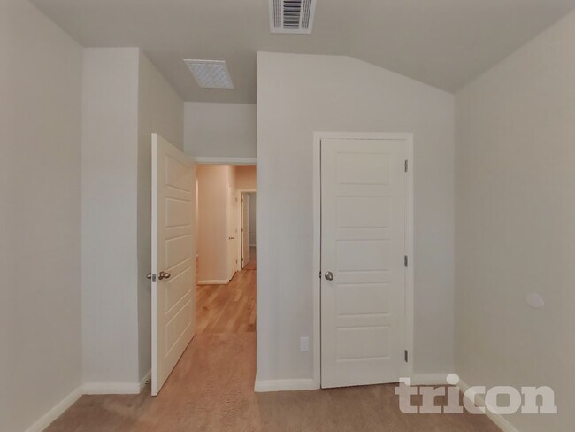 Building Photo - 13681 Paxton Blvd